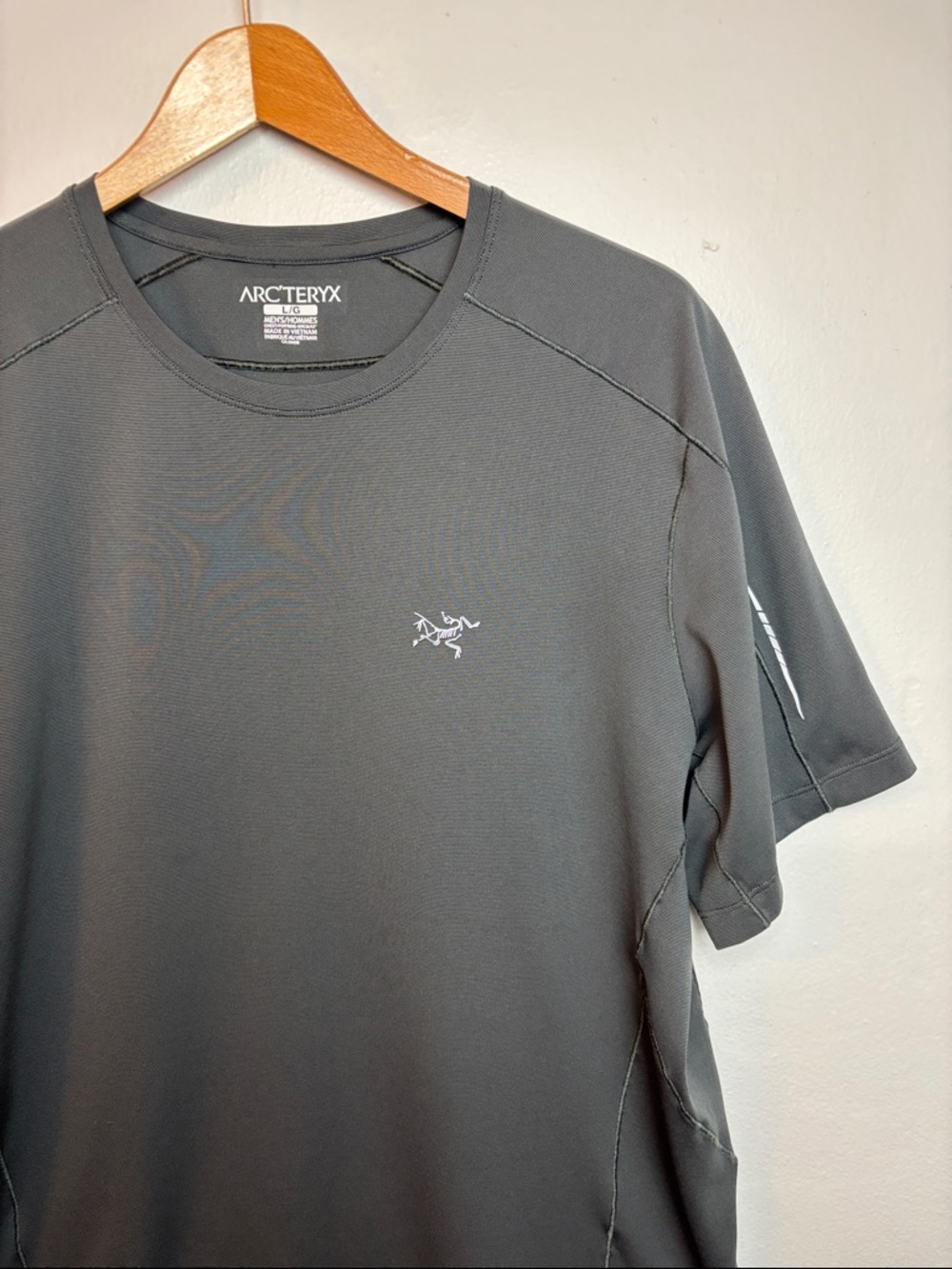 Arc'teryx Men's Large Technical Performance Short-Sleeve T-Shirt Charcoal Gray - Picture 3 of 8